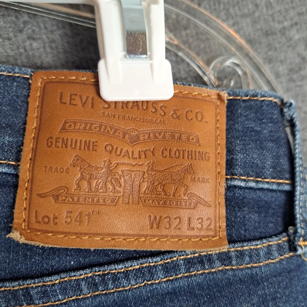 Levi's Premium 541 Athletic Taper Jeans Men's 32x31 Dark Wash Big E Tag 32x32